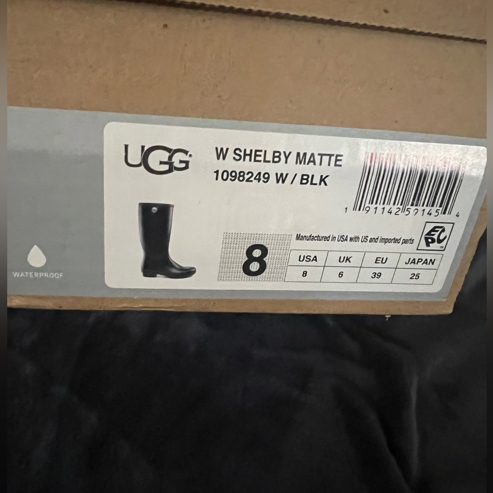 UGG Shelby Matte rain boot 
Color black 
Size 8